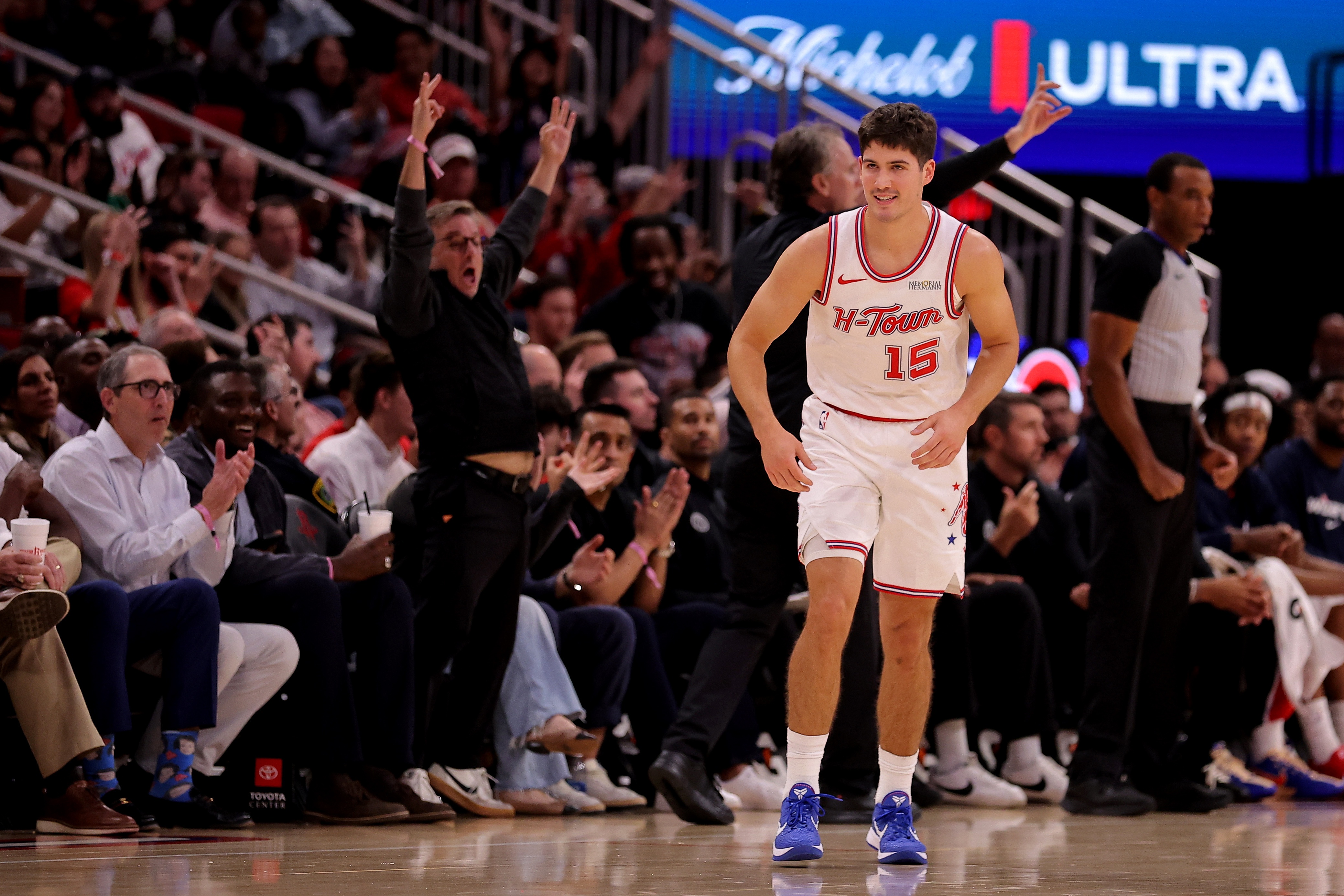 中欧体育-谢泼德加入!火箭队史仅6人单场15+7+10+5断 哈登8次&amp;大梦皮蓬在列