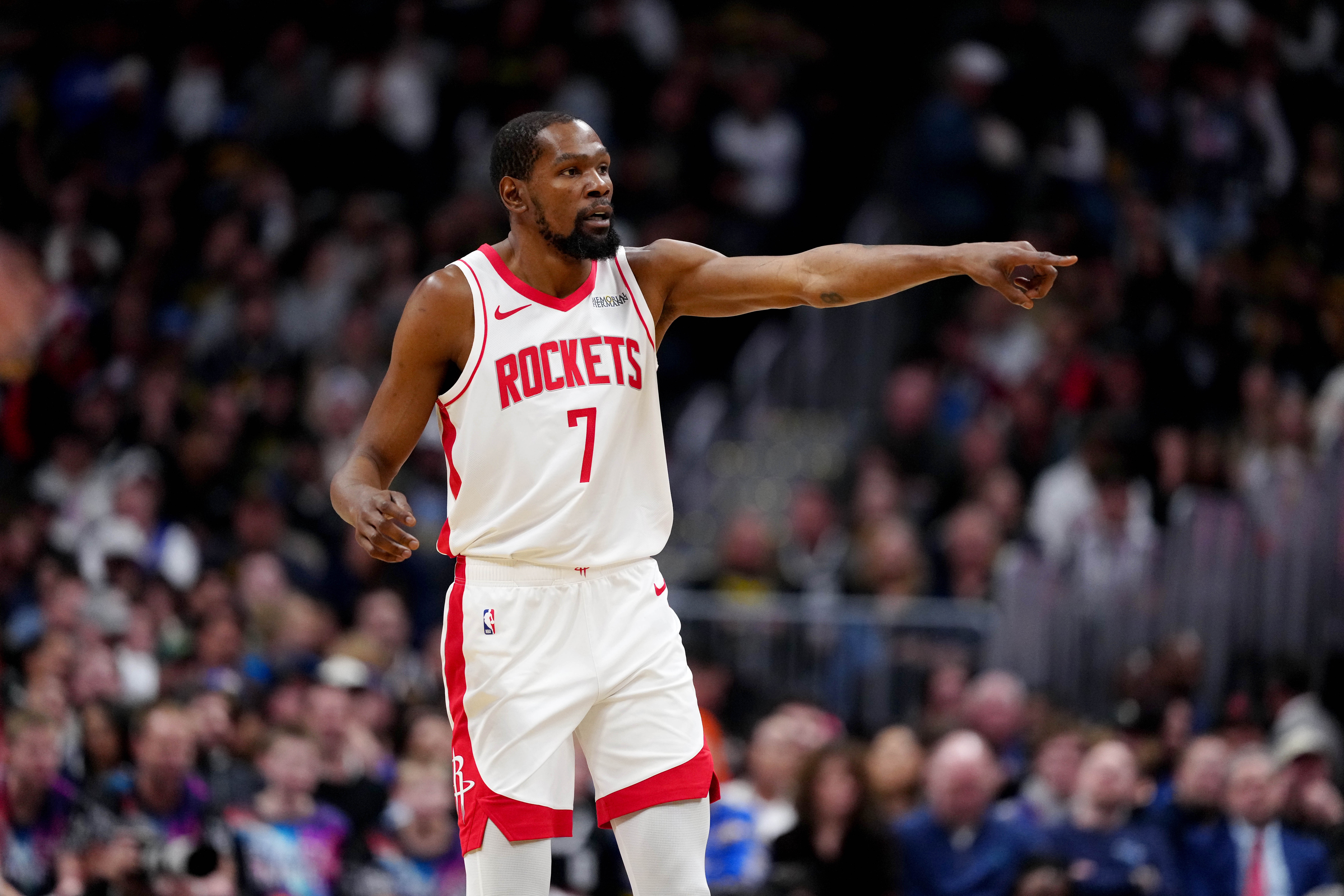 中欧体育-夹KD火箭没招！最好终结点被迫成为发起点 阵容缺陷打硬仗被针对