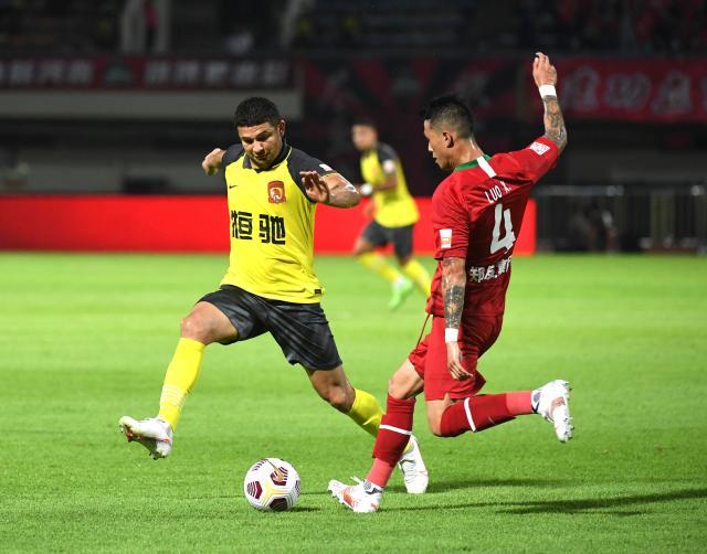 中欧体育-广州4归化0外援难赢河南 卡帅的愁也是各队的难