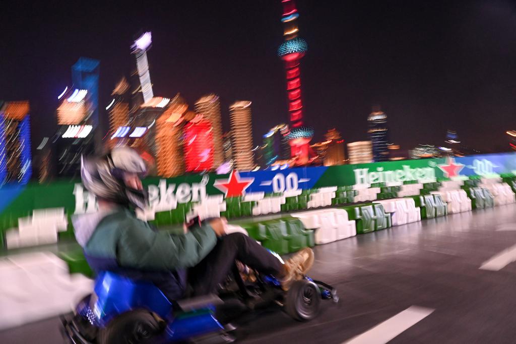 中欧电竞体育app-魔都眼|F1上海站开赛,北外滩卡丁车体验排队至凌晨